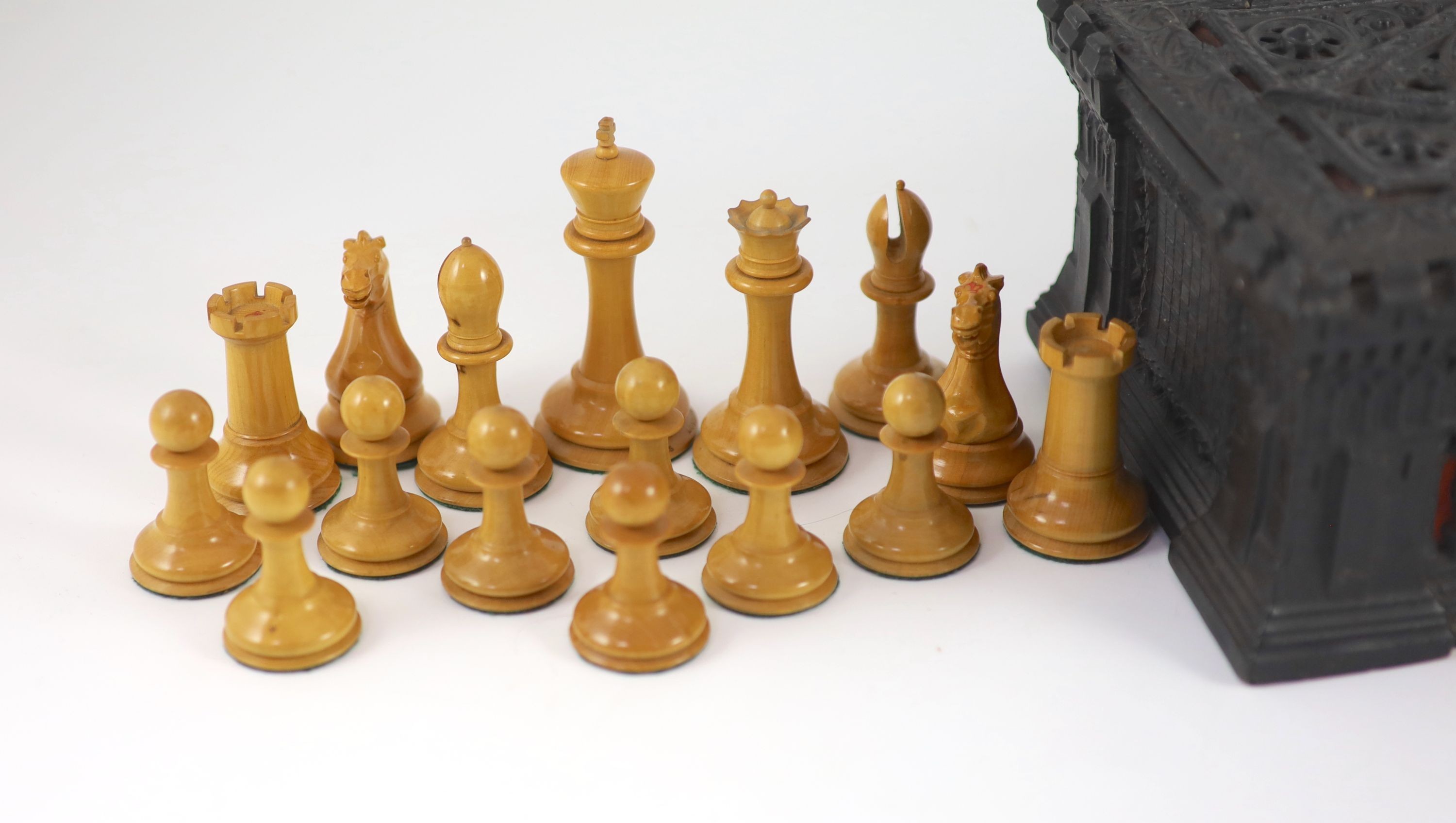 A Jaques of London 3 1/2 inch Staunton pattern turned wood chess set kings 8.75cm casket 21 x 15cm